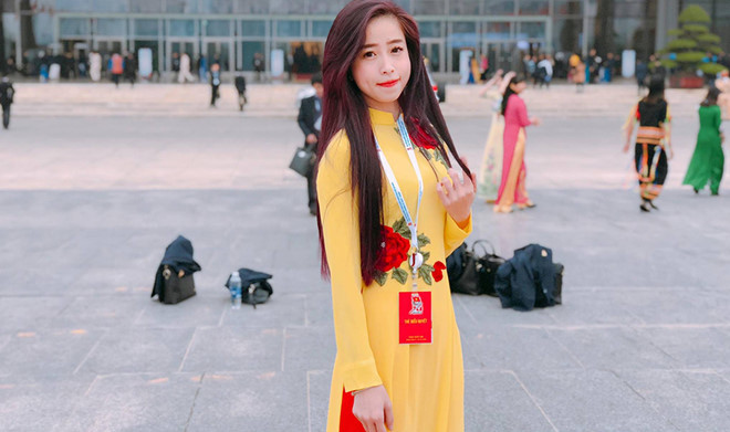 Trước khi đến với sự nghiệp võ thuật chuyên nghiệp, Châu Tuyết Vân từng là sinh viên khoa Quản trị nhà hàng, khách sạn tại ĐH Tôn Đức Thắng (TP.HCM).