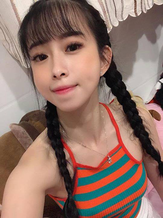 Cách đây hơn 1 tháng, cô nàng và đồng đội đã lao vào luyện tập cường độ cao để chuẩn bị cho SEA Games năm nay. Trên trang Facebook cá nhân, Châu Tuyết Vân từng tâm sự: "Còn hơn tháng nữa là đến SEA Games rồi.. Cố gắng nhịn...để tập...Vì Thầy, vì đồng đội và vì gia đình nữa nên phải cố lên".