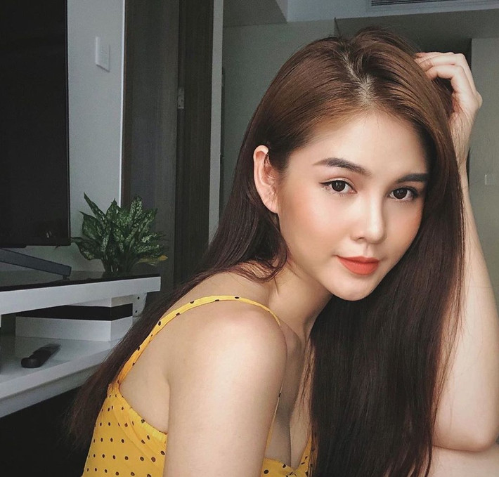 Thu Hoài (SN 1990) là nữ MC thể thao nổi tiếng tại Việt Nam, hiện đang công tác tại đài truyền hình K+ đồng thời kinh doanh thời trang. Cô nàng sở hữu nhan sắc xinh đẹp, thân hình thon gọn cuốn hút.