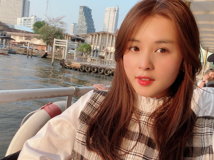 "Giờ nếu vô tình gặp vẫn chào nhau thoải mái. Khá nhiều người thắc mắc mình yêu cầu thủ U23 sao không khoe lên mạng, nhưng mình vốn thích sự yên bình" - hot girl Tuyên Quang chia sẻ sau khi chia tay Trọng Đại.