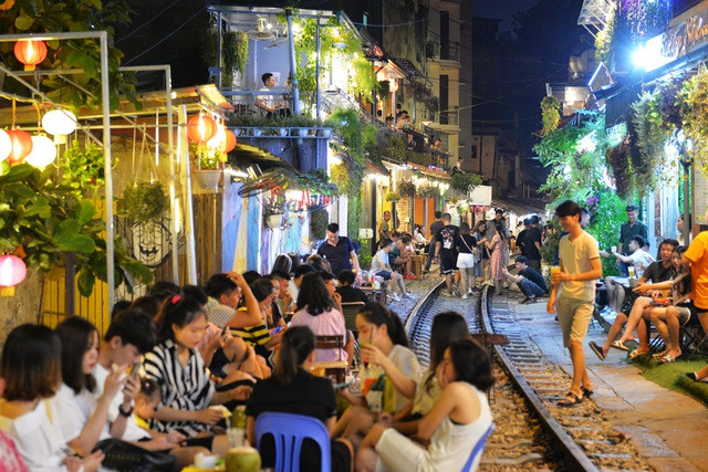 Cafe đường tàu, tụ điểm ăn chơi đẹp nhưng đầy tiềm tàng nguy hiểm