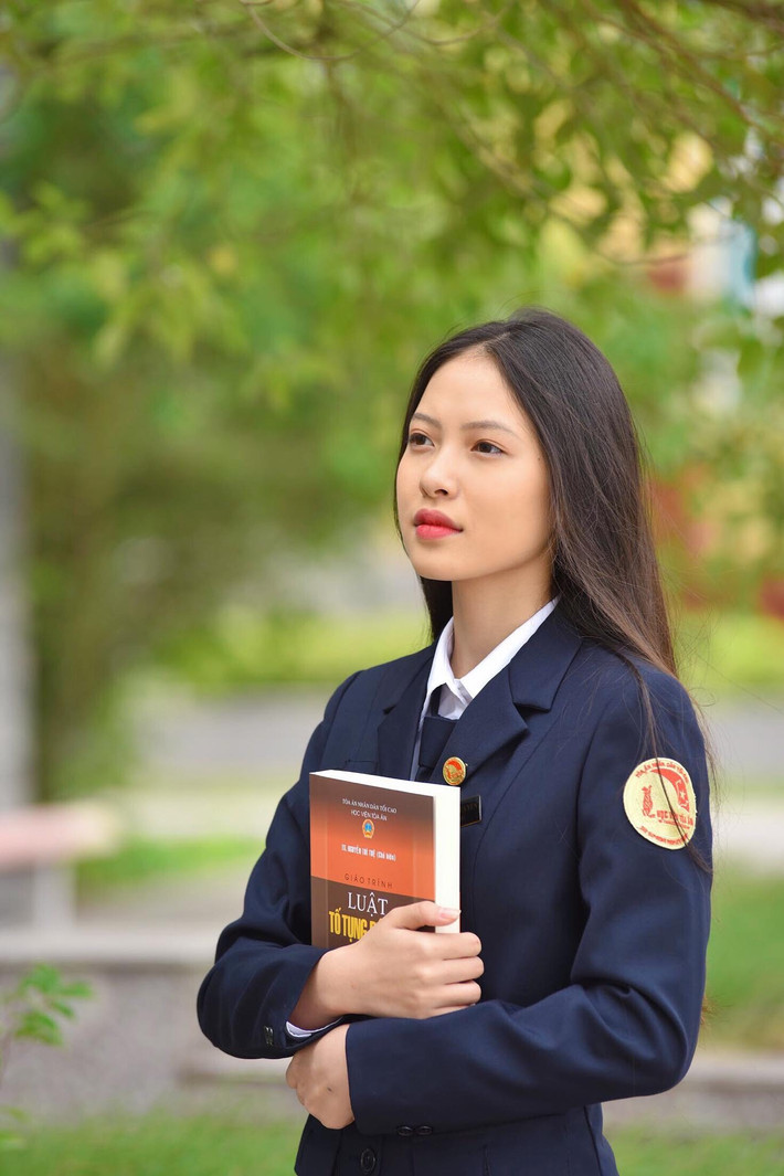 Bộ ảnh của Mỹ Nhi được các diễn đàn chia sẻ rầm rộ chỉ sau vài giờ đăng tải.