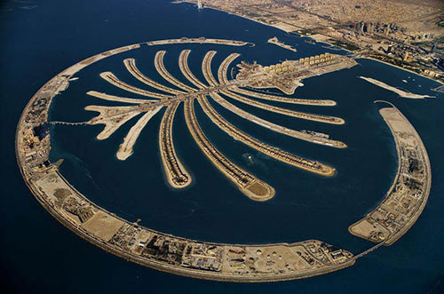 Dubai (Các tiểu vương quốc Ả Rập thống nhất). Dubai được thế giới biết đến là một phần quá đỗi xa hoa và giàu có của Các Tiểu vương quốc Ả Rập Thống nhất. Tuy nhiên, Dubai làm nhiều du khách thất vọng bởi sự đắt đỏ, hời hợt, giả tạo và không thân thiện.