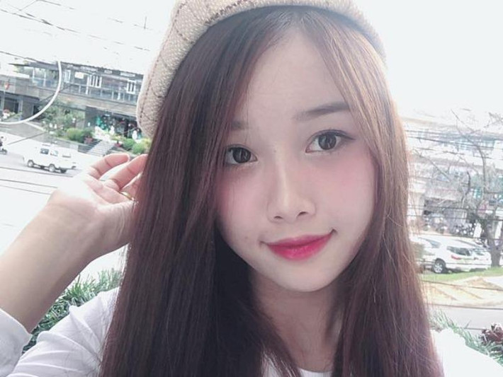 Cụ thể trước đó, trong 1 bài đăng, Trang Nhung chia sẻ về việc mình không biết xem đồng hồ kim. Ngay sau đó, người yêu Văn Toàn bị anti fan nhật xét là kém thông minh và thiếu tư cách.