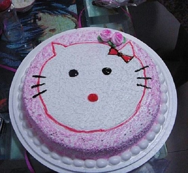Hello Kitty lười tập thể dục dẫn đến khuôn mặt béo ú nu.