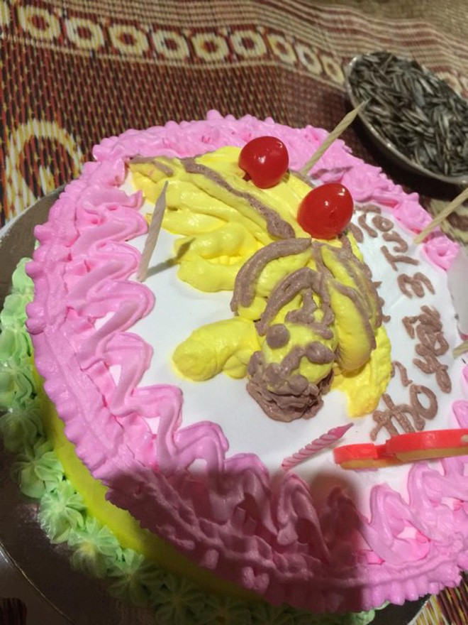 Người bán có bàn tay "khéo léo" là một chuyện, người mua bỏ tiền ra để mang về một thảm họa mới đáng khâm phục.