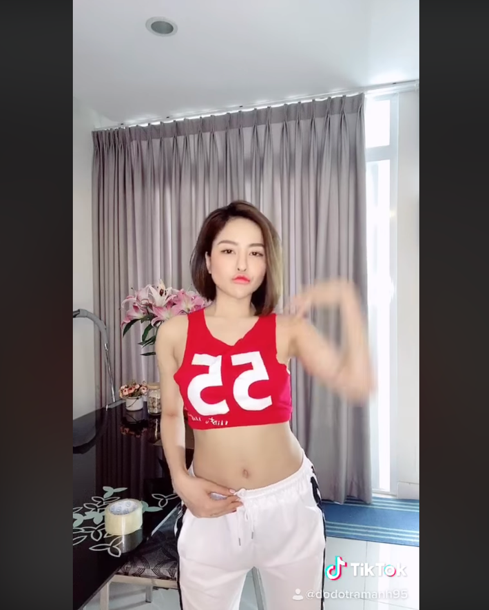 Bên cạnh những bình luận khen ngợi nhan sắc của Trâm Anh ngày càng xinh đẹp, bắt mắt thì có không ít bình luận cho rằng thời gian gần đây, cô nàng trông có vẻ tăng cân không kiểm soát.