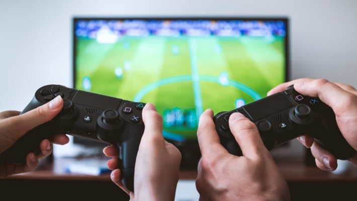 Chơi game cũng là một hoạt động "giết" thời gian cực kỳ hiệu quả. Nếu như những ngày thường, do bận rộn công việc mà không thể chơi game thì đây chính là dịp để chơi cho thỏa thích.
