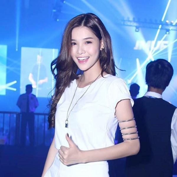 Trước khi cưới Mạc Hồng Quân, nhan sắc của Kỳ Hân được cho là đang ở thời kỳ đỉnh cao. Thời điểm đó, người hâm mộ không tiếc lời khen cho nhan sắc của cựu gà cưng của ông bầu Vũ Khắc Tiệp. Thậm chí, nhiều người còn đánh giá rằng cô xinh hơn hẳn so với bạn gái cũ của chồng là hot girl Ly Kute.