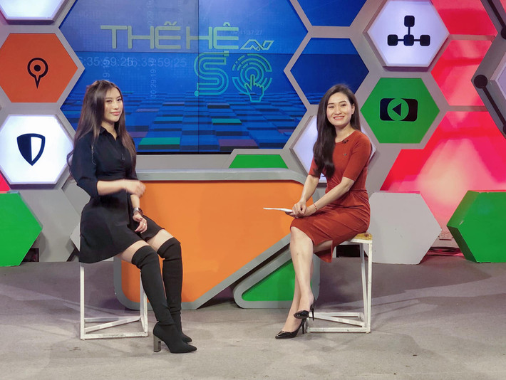 Hơn nữa, cô nàng cũng đắt show tư vấn trên truyền hình và quảng cáo sản phẩm.