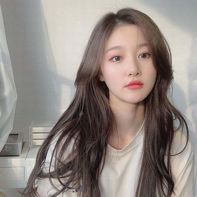 Gương mặt khi cười của nàng hot girl cũng có thần thái tương đối giống Lưu Diệc Phi.