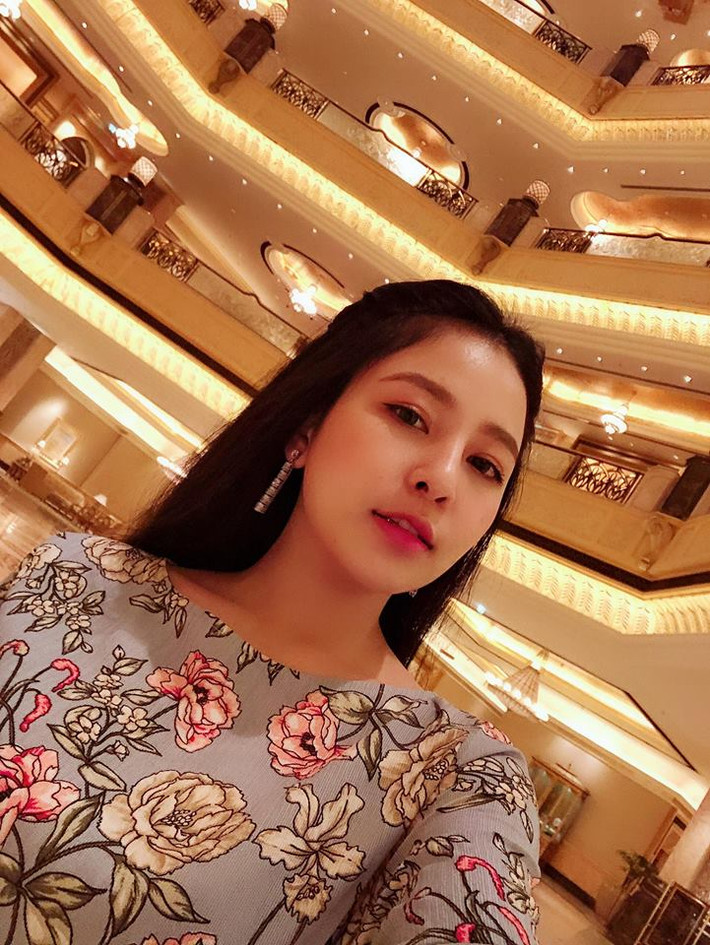 Trước đó, hồi tháng 4/2019, Trâm Anh bị CĐM nghi lộ clip nóng cùng bạn trai khiến cô nàng nhận "cơn bão" chỉ trích gay gắt, buộc phải khóa Facebook.