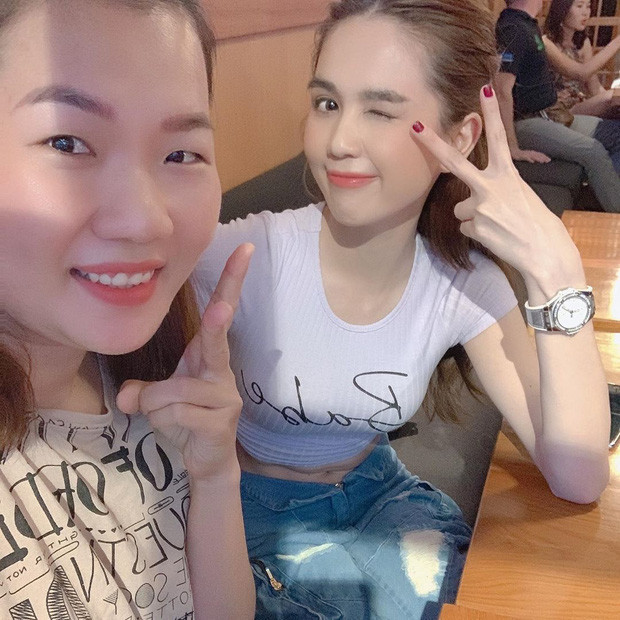 Là người mẫu nổi tiếng có hơn 6 triệu lượt theo dõi trên mạng xã hội, Ngọc Trinh đối xử với người giúp việc thân thiết như người trong nhà.