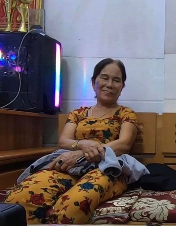 Thế nhưng, bất chấp những lời bàn tán, "cô dâu 65 tuổi" vẫn chăm đăng ảnh với gương mặt căng mịn màng, trẻ trung lên trang cá nhân.