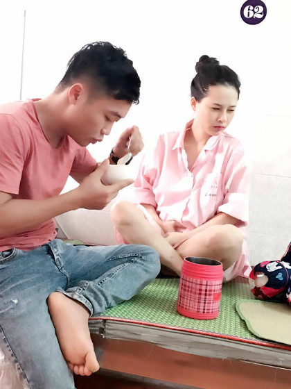 Chủ đề chồng chăm vợ đẻ chưa bao giờ hết hot trên mạng xã hội. Bởi đây là thời gian người vợ xấu xí nhất, mệt mỏi nhất cần một điểm tựa bên cạnh.