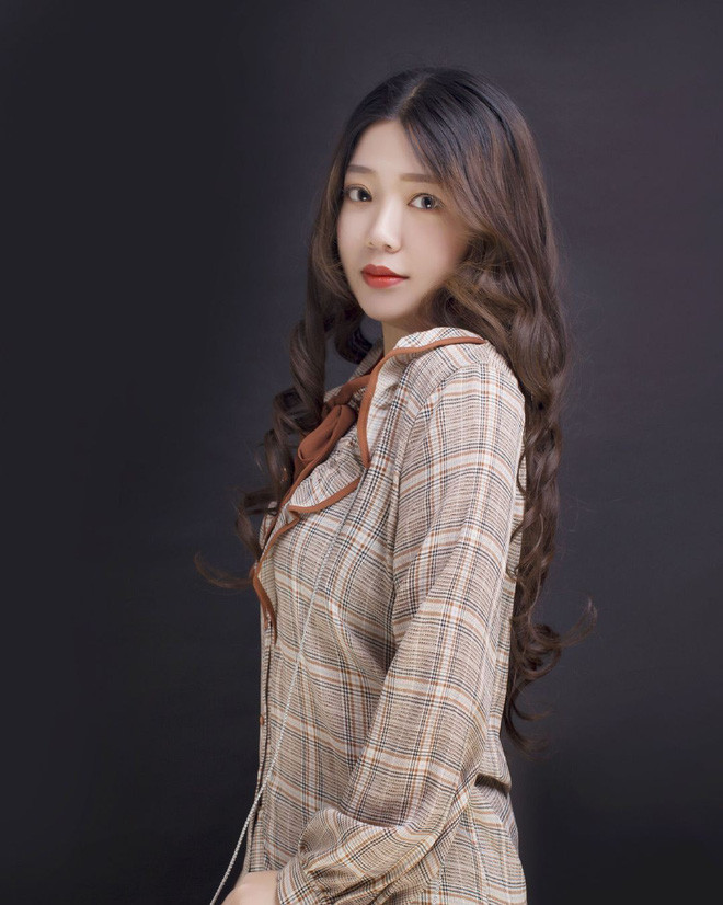 Để có một bức ảnh lung linh đăng lên mạng, dù có là hot girl vốn xinh đẹp hay người nổi tiếng thì cũng không thể bỏ được thói quen chỉnh ảnh qua rất nhiều lớp filter.