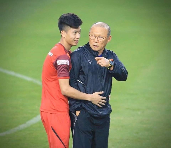 Những ngày cuối năm 2019, Phan Văn Đức nhận được sự quan tâm của người hâm mộ khi tổ chức đám hỏi với "hot girl mầm non" Võ Nhật Linh chỉ sau 5 tháng hẹn hò. Cặp đôi dự định sẽ kết hôn vào mùng 6 Tết âm lịch.