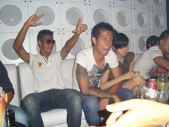 Lê Sỹ Mạnh – Tâm Tít: Họ đều là những nhân vật khá kín trong vấn đề tình cảm nên dù báo chí nhiều lần đăng tải hình ảnh cả hai tay trong tay trong một cuộc vui, họ vẫn chưa một lời khẳng định chuyện tình cảm.