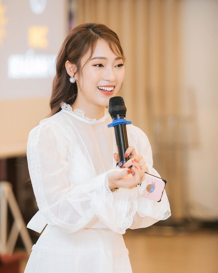 Gần 4 năm kể từ giây phút vụt sáng trên mạng xã hội, Khánh Vy ngày càng thể hiện tài năng ở nhiều lĩnh vực và thu hút sự quan tâm của các bạn trẻ.