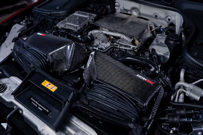 Mercedes-AMG GT63 trang bị hộp số tự động 9 cấp và RENNtech đã lắp đặt bộ điều khiển hộp số và bộ điều khiển hệ truyền động. Mercedes-AMG GT63 chiếc coupe 4 cửa có hệ dẫn động 4 bánh toàn thời gian, khả năng tăng tốc từ 0-100 km/h trong 2,44 giây và đạt tốc độ 160 km/h (100 mp/h) trong 5,5 giây. Xe mất 9,9 giây để đạt tốc độ 223 km/h (139mp/h).