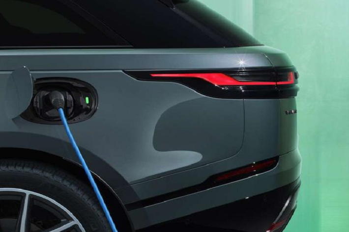 JLR đặt mục tiêu sẽ là hãng xe thuần điện vào năm 2030. Nhằm hiện thực hóa mục tiêu này, Range Rover thuần điện sẽ được trình làng vào cuối năm nay. Bên cạnh đó, Jaguar cũng có kế hoạch giới thiệu tới 3 mẫu xe điện mới.