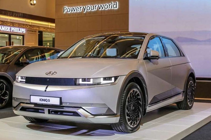 Tập đoàn ôtô Hyundai (bao gồm 3 thương hiệu con là Hyundai, Genesis và Kia) dự kiến đầu tư số tiền khoảng 18 tỷ USD (khoảng 414 nghìn tỷ đồng) từ nay đến 2030 để phát triển lĩnh vực xe điện.