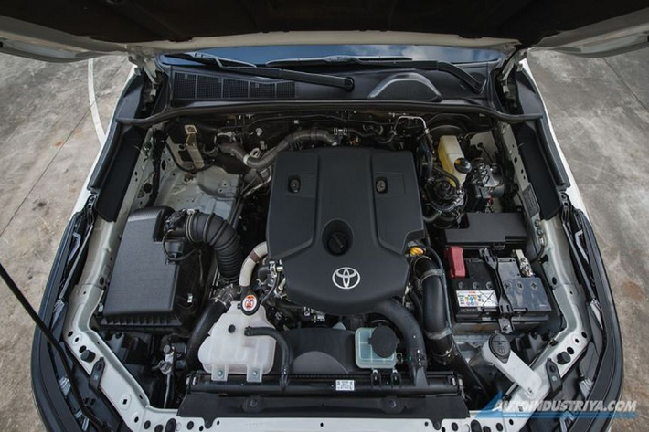 Tại Việt Nam, mẫu xe bán tải Toyota Hilux từng bị ngừng bán do không đáp ứng tiêu chuẩn khí thải Euro. Mới đây, mẫu xe này đã được nhập khẩu từ Thái Lan về và bán ra chính hãng với mức dao động từ 852 triệu đồng.