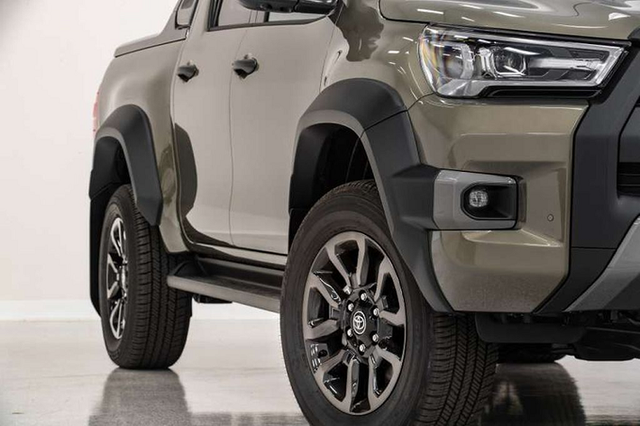 Tại thị trường Australia, công nghệ mild-hybrid mới sẽ được cung cấp trên các phiên bản Toyota Hilux 2024 4×4 SR5 và Rogue Double Cab dưới dạng trang bị tiêu chuẩn và sẽ ra mắt từ nửa đầu năm 2024.