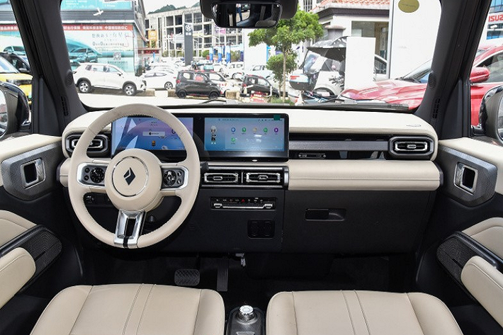Như vậy, 2 mức giá bán của chiếc xe điện Baojun Yep đã được chia sẻ trong các hội nhóm khiến không ít người bất ngờ, vì nó cao hơn 80 triệu đồng so với giá bán dự kiến trước đó.