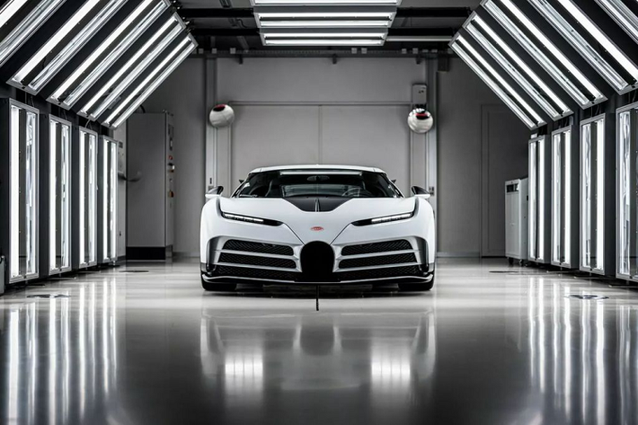 Theo đó, Bugatti đã thuê ông Gregoire Haller-Meyer – một chuyên gia đo lường, người sẽ sử dụng các phép đo để đảm bảo quy trình hoặc sản phẩm đạt tiêu chuẩn cao nhất. Gregoire Haller-Meyer chịu trách nhiệm đo đạc và phân tích tất cả các bộ phận, linh kiện trên xe để đảm bảo chúng khớp nhau hoàn hảo.