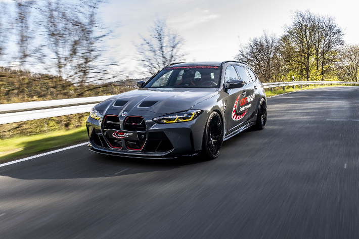 BMW M3 Touring CSL bản độ Wagon không chỉ mang tính thẩm mỹ hơn mà còn đem lại sự thú vị khi cầm lái. Tất nhiên đây không phải là CSL chính thức, nhưng nội thất và hệ thống treo đã được nâng cấp mang tới cảm xúc gần giống với CSL. Đồng thời hiệu suất của M3 Touring "CSL" tối ưu hơn.
