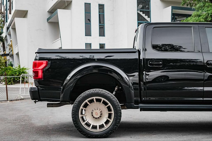 Hiện tại ở Việt Nam, số lượng xe bán tải Ford F-150 Harley-Davidson khá ít ỏi, chỉ có khoảng dưới 10 chiếc. Nếu như Ford F-150 thông thường đã quá phổ biến ngoài đường phố thì phiên bản Harley-Davidson với số lượng giới hạn chính là lời đáp cho những khách hàng muốn sự cá tính và nổi bật.