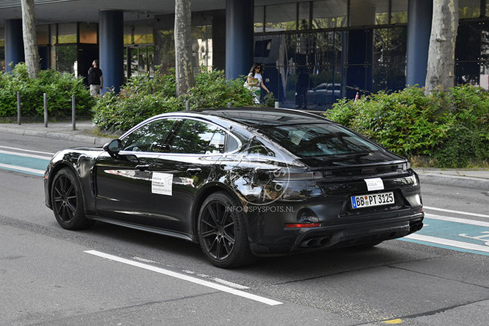 Hiện tại, mẫu xe thể thao Porsche Panamera 2024 đang ở trong giai đoạn thử nghiệm cuối cùng, sau khi đã vượt qua những đợt chạy thử khắc nghiệt ở Hoa Kỳ, Scandinavia, Nam Phi, Châu Á và Tây Ban Nha.