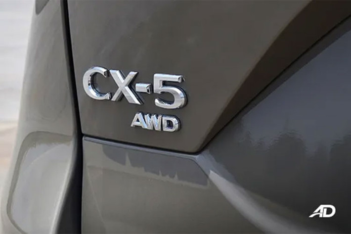 Theo các chuyên gia dự đoán, Mazda CX-5 2023 nâng cấp tại Việt Nam sẽ chỉ thay đổi nhẹ về thiết kế và trang bị. Cụ thể, xe có thêm lưới tản nhiệt, đèn pha, dải đèn LED định vị ban ngày, vành la-zăng và đèn hậu mới giống như phiên bản đang bán tại thị trường Indonesia.