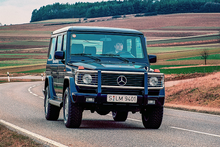 Vào năm 1993, thương hiệu đã tính toán và phát triển, sản xuất mẫu xe với động cơ V8 dựa trên dòng W463 G-Wagen và chỉ sản xuất động cơ này có công suất 237 mã lực. Chỉ có 446 chiếc Mercedes-Benz 500 GE từng được chế tạo từ năm 1993 đến 1994, vì vậy mà những mẫu xe này thực sự rất hiếm thấy trên thị trường.