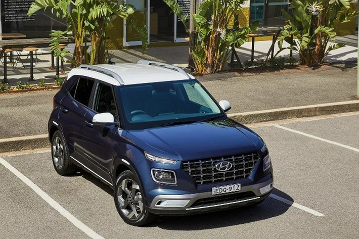 Hyundai Venue 2023 mới ra mắt tại thị trường Úc sẽ được trang bị tiêu chuẩn cụm đồng hồ đo với màn hình hiển thị LCD 4,2 inch và đế sạc điện thoại không dây.