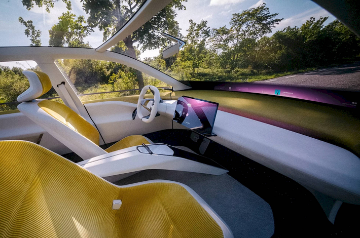 Đây sẽ là cách BMW hiện thực hóa hệ thống thông tin iDrive thế hệ kế tiếp: chiếu hình ảnh trực tiếp lên kính chứ không hiển thị hết toàn bộ ở màn hình trung tâm nữa.