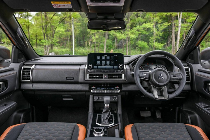 Theo ông Masuda, Triton thế hệ mới là dự án của riêng Mitsubishi. Cụ thể hơn, khung gầm hình thang, động cơ diesel tăng áp và toàn bộ quá trình phát triển đều do Mitsubishi thực hiện, không có sự góp sức của liên minh Renault-Nissan.