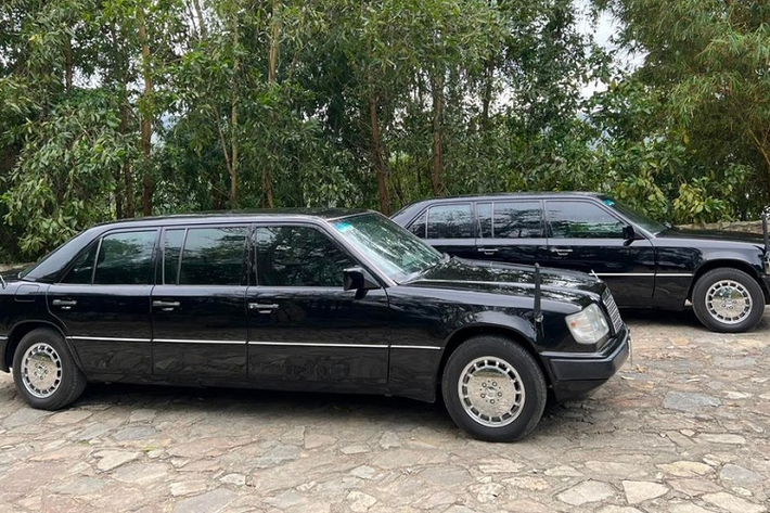 Về kiểu dáng, theo giới chơi xe thì đây nhiều khả năng vẫn là 1 chiếc Mercedes-Benz E-Class hạng sang bản kéo dài, có trang bị 3 cửa.