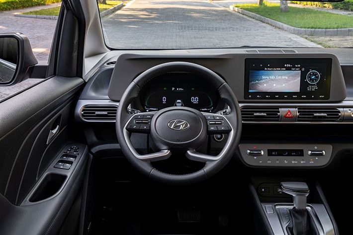 Kể từ khi ra mắt tới nay, Hyundai Stargazer nhận được nhiều chương trình ưu đãi, giảm giá từ cả phía hãng và đại lý. Tuy nhiên, đây là đợt giảm giá cao nhất. Nhiều khả năng các đại lý đang muốn xả nốt lô xe cũ vốn được nhập khẩu nguyên chiếc từ Indonesia để sẵn sàng đón xe mới lắp ráp trong nước.