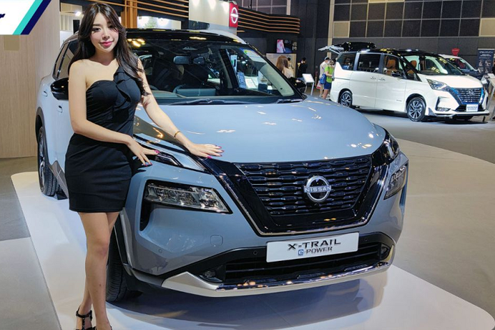 Tại thị trường Singapore, Nissan X-Trail 2023 mới chỉ có sẵn với hệ thống truyền động hybrid e-Power của Nissan. Như vậy, X-Trail là mẫu xe thứ tư của Nissan Singapore được cung cấp hệ thống e-Power, sau Nissan Serena, Nissan Kicks và Nissan Note.