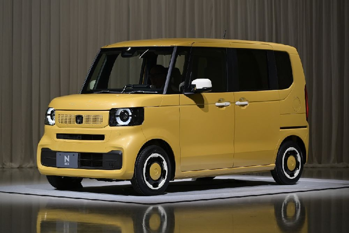Tiếp đến là vô lăng 2 chấu tương tự Honda Jazz thế hệ mới... phanh tay điện tử, tự động giữ phanh tạm thời tiêu chuẩn, cổng USB Type A/Type C và hệ thống kết nối viễn thông Honda Connect.