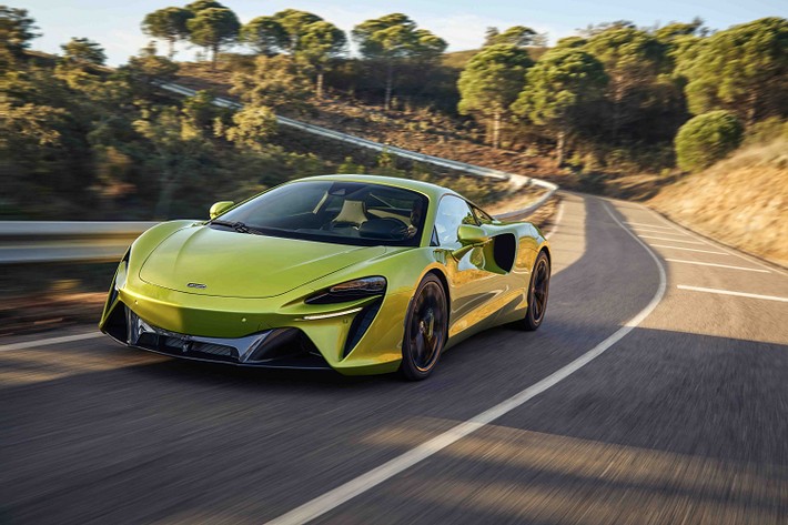 Ngoài Artura và 720S, các mẫu Ultimate Series của McLaren Senna và 765LT Coupe cũng sẽ được ra mắt. Hai chiếc F1 GTR khác có dòng dõi Le Mans sẽ được trưng bày trong lễ kỷ niệm của McLaren. Đặc biệt, McLaren Artura và 720S sẽ có màn chạy thử tốc độ cao trên đường đua Le Mans.