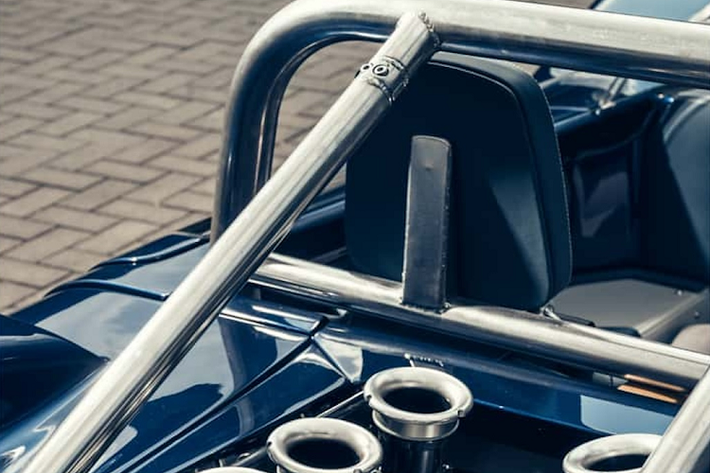 Thiết kế lấy cảm hứng từ xe đua Can-Am cổ điển nhưng chiếc xe rộng hơn và có chiều dài cơ sở dài lớn hơn. N1A trang bị bộ mâm trước 19 inch và sau 20 inch cùng bộ lốp Michelin Pilot Sport Cup 2. Hệ thống treo trước và sau hoàn toàn độc lập với kết cấu xương đòn kép kèm thanh ổn định chống nghiêng thân xe.
