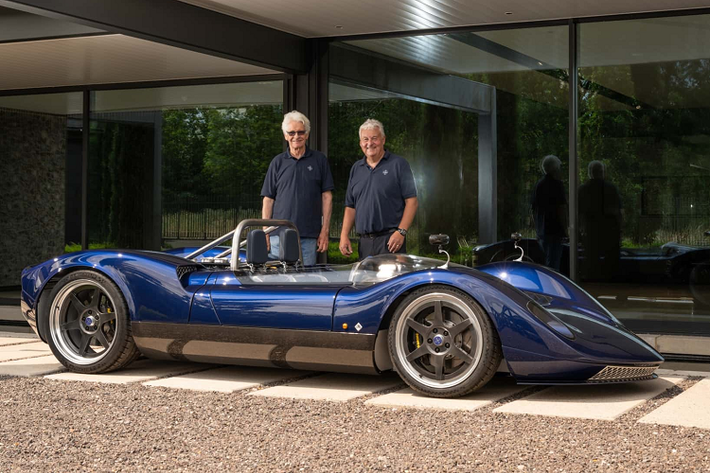 Bảng mô tả công việc của Steve Nichols gắn liền với thương hiệu McLaren và những mẫu xe lừng danh do anh ấy thiết kế, gồm McLaren MP4/3 và MP4/4 mang tính biểu tượng. Mặc dù Steve Nichols có đầu quân cho vài thương hiệu xe khác như Ferrari, Jaguar, Jordan, Sauber nhưng rồi cùng cũng trở lại McLaren vào cuối những năm 1990.