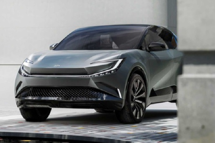 Điều này cũng là dễ hiểu bởi cả hai mẫu xe này đều do studio Toyota ED2 tại Pháp đảm nhận vai trò thiết kế. Xe điện bZ3X mới này được kỳ vọng sẽ có tầm vận hành bền bỉ hơn so với bZ4X - chiếc xe điện chạy pin đầu tiên của Toyota.
