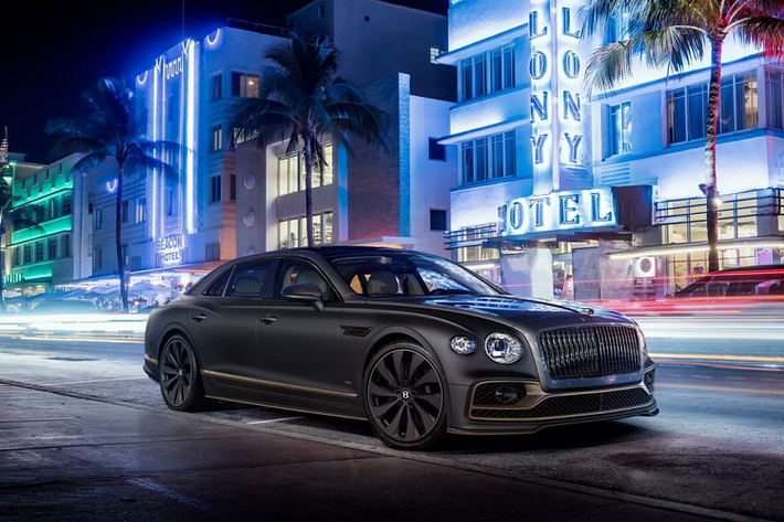 Giám đốc điều hành của thương hiệu Bentley siêu sang, ông Adrian Hallmark, cho biết: “Trong một năm không thể đoán trước, hãng đã vượt qua rất nhiều thử thách và thể hiện khả năng phục hồi tuyệt vời để mang lại năm doanh số kỷ lục thứ ba liên tiếp”.