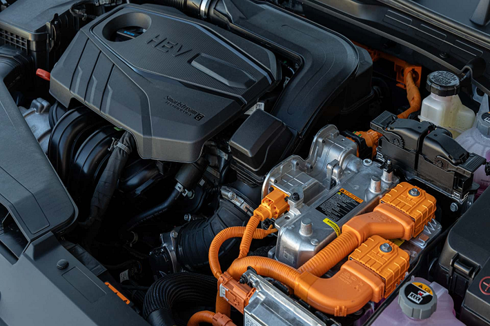 Hyundai công bố một số cải tiến về tiếng ồn, độ rung và độ bền của Sonata 2024. Theo Hyundai, Sonata 2024 sẽ có mặt tại các đại lý ở Mỹ vào mùa đông tới và mức giá bán chưa được công bố.