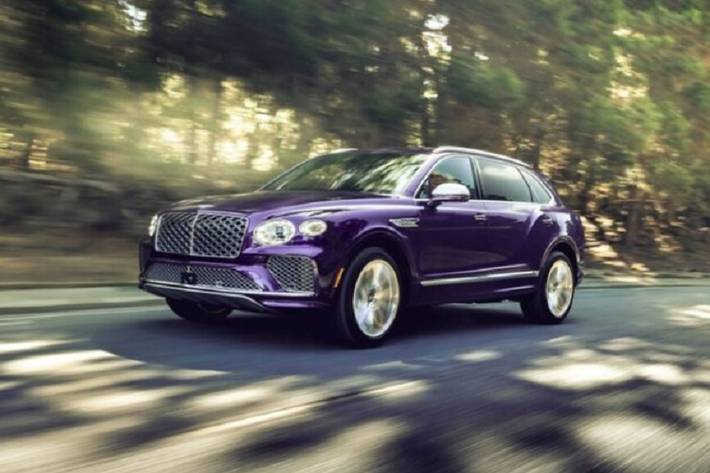 Theo đó, Bentayga EWB Mulliner chính là bản cao cấp nhất trong dải sản phẩm Bentayga. Mức giá xe Bentayga EWB Mulliner 2023 có mức khởi điểm lên đến 323.600 USD (tương đương 7,7 tỷ đồng) tại Anh quốc.