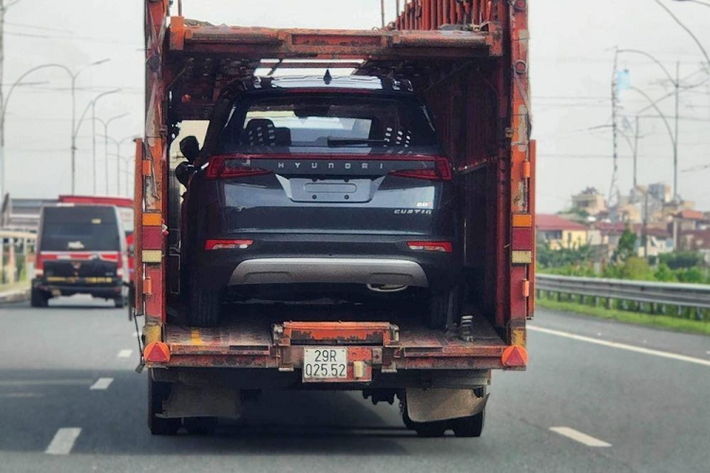 Cách đây không lâu, nhân viên tư vấn bán hàng tại đại lý đã hé lộ việc 2 mẫu xe Hyundai mới sẽ chính thức ra mắt Việt Nam trong tháng 9/2023. Đến nay, TC Motor đã chính thức công bố thời điểm trình làng của 2 mẫu xe Hyundai này. Theo đó, vào ngày 15/9/2023 tới đây, TC Motor sẽ giới thiệu 2 mẫu xe Hyundai Palisade và Custin 2024.